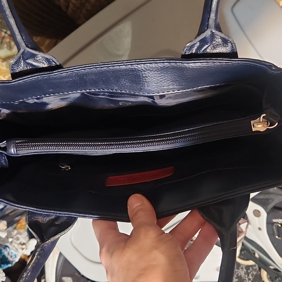 Tommy Hilfiger Vintage Black and White Tote Bag with Monogram Design - Picture 7 of 12